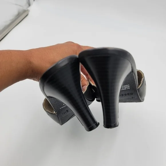 Madden Girl Black Corona Laser Cut Slides Size 7 Heels - Picture 8 of 11